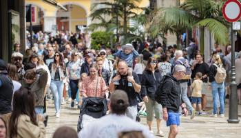 Turistas por el centro de Palma la última Semana Santa.
