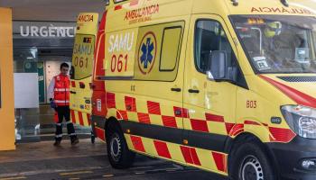 Dos menores de 16 y 17 a&ntilde;os, heridos graves al colisionar con su moto contra un coche en Manacor