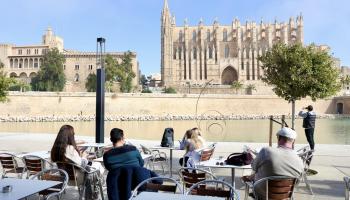 Vistas a la Catedral en la terraza del bar.