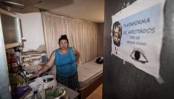 En la imagen, una de las inquilinas de las 68 infraviviendas de la calle Joan Mir&oacute; de Palma, que gestionaba un polic&iacute;a local.