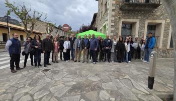 Tensión en Puigpunyent por una mesa informativa de Vox que se salda con el despliegue de varios coches de la Guardia Civil