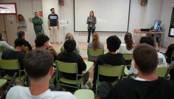 Imagen de Lourdes Roca en el IES Ses Estacions hoy