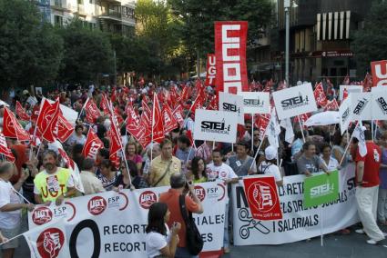 PALMA. MANIFESTACIONES. UNOS 200 FUNCIONARIOS SE MANIFIESTAN EN PALMA, CONTRA LA REFORMA LABORAL