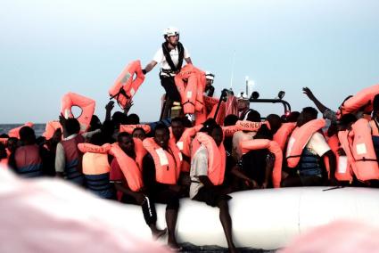 Sánchez da instrucciones para que València acoja el barco Aquarius