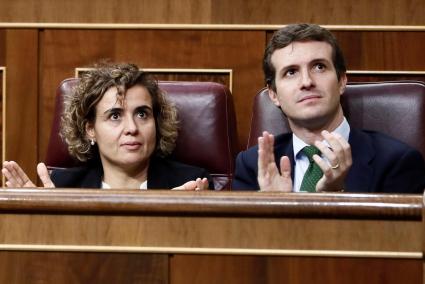 Dolors Montserrat y Pablo Casado, en el Congreso