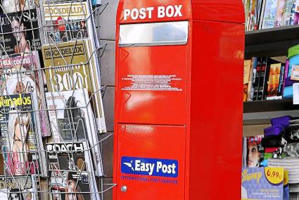 Buzón propio en el centro de Palma para envíos de correspondencia de la empresa Easy Post.