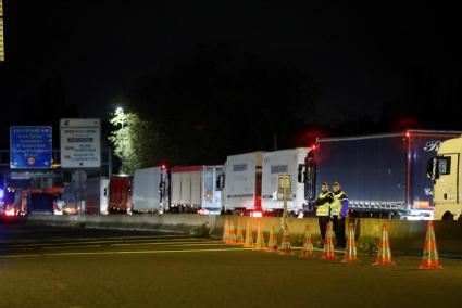 Manifestantes obstaculizan la AP-8 y agravan el colapso de tráfico en Irun