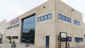 Fachada de la sede central de Adalmo.
