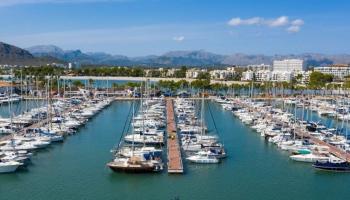 Alcudiamar tiene numerosos servicios, muchos de ellos adaptados para ser sostenibles.