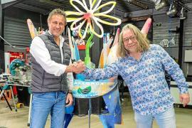 Una escultura llena de energía y color para reivindicar el arte «sostenible».