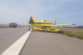 Cerrado el aeropuerto de Ibiza por una avioneta averiada que bloquea la pista