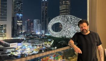 El pintor Domingo Zapata decide confinarse en Dubái: «La situación es extraña pero no de inseguridad»