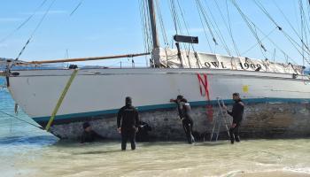 El hist&oacute;rico velero brit&aacute;nico varado en Palmanova es rescatado por un marinero ingl&eacute;s y su equipo mar&iacute;timo de &eacute;lite