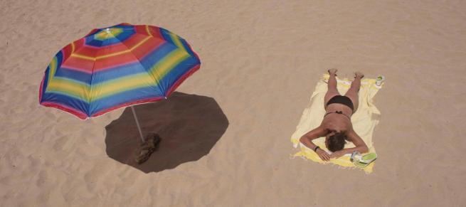 Reyes Maroto: «Habrá que guardar la distancia un tiempo, hasta en la playa»