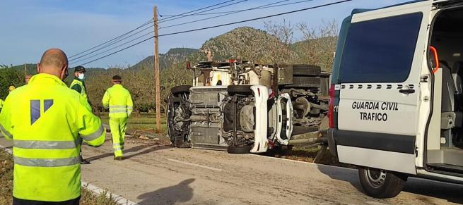 Muere un camionero en un accidente en s'Esgleieta