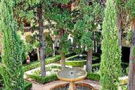 Una fuente en el jardín