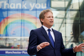 Cuarentena para el ministro británico de Transporte por sus vacaciones en España