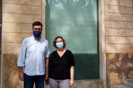 El teniente de alcalde de Cultura y Bienestar Social, Antoni Noguera, y la coordinadora general de Bienestar Social, Catalina Trobat.