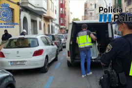 Desmantelan un punto de venta de droga en Palma y buscan a sus responsables