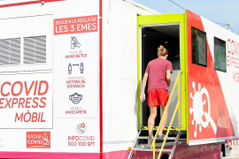 Baja el número de positivos en Sant Antoni y se mantienen los casos en Vila