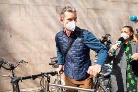 Urdangarín a su salida del despacho de abogados en el que trabajará de consultor