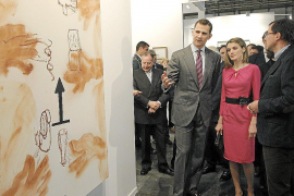 LOS PRÍNCIPES DE ASTURIAS VISITAN ARCO