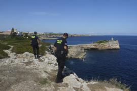 La fallecida y su hermana crítica de Cala Mandia se metieron en el mar de madrugada con unas amigas a pesar del temporal