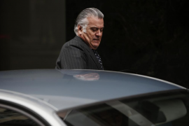 El extesorero del PP Luis Barcenas abandona la Audiencia Nacional tras declarar.