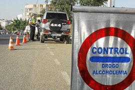 EIVISSA. PRUEBAS ALCOHOLEMIA . CONTROL DE ALCOHOLEMIA DE LA POLICIA LOCAL DE IBIZA