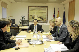 PALMA LOCAL Joaquín García es reuneix amb els grups parlamentaris per tractar el Pla d'Ocupació, lloc: conselleria d'economia FOTO MIQUEL A. CAÑELLAS