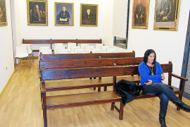 Sólo una persona en el público siguió un intenso pleno con mucho debate.