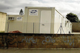 PADRES DEL IES SANT MARÇAL CRITICAN LAS CONDICIONES DE LAS AULAS PREFABRICADAS.