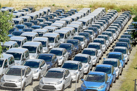 PALMA. RENT A CART. Grupo de coches de alquiler aparcados en solares próximos a Son Sant Joan.