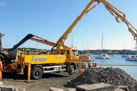 El Bloc critica el uso de hormigón en las obras del empedrado del muelle de la Duana de Portocolom