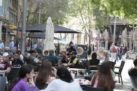 Restaurantes y cafeterías afrontan la Semana Santa con falta de personal