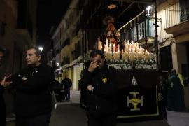 El agotamiento pudo con los costaleros de la Cofradía de las Angustias