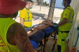 Una turista, herida tras caer de un 'barco bananero' en la playa de Magaluf