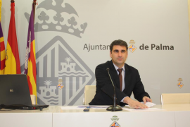 Comparecencia del teniente de alcalde Julio Martínez en la sala de prensa de Cort.