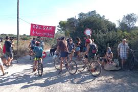 Salvem Portocolom cierra el camino de s’Algar para exigir que se prohíba circular