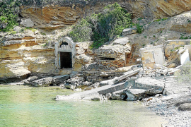 ARTA - LOS PELIGROS DE DESPRENDIMIENTO EN CA LOS CAMPS LEVANTA LA VOZ DE ALARMA EN ARTA.