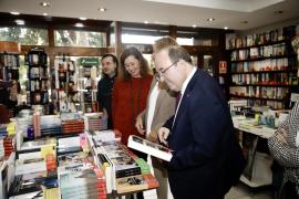 Miguel Iceta recomienda el libro de la mallorquina Laura Miró, 'Jueus, conversos i xuetes'