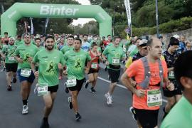 PALMA. ATLETISMO. Cerca de 2.000 personas dan forma al éxito de la Binter NightRun Ultima Hora en su primera edición en Ciutat
