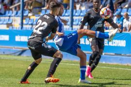 Una acción del partido Alcoyano-UD Ibiza.