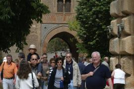 Granada.- Sucesos.- Heridas tres personas al caer un árbol en la Cuesta de Gomérez de Granada