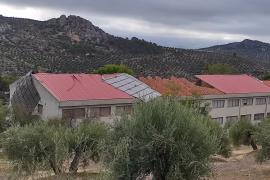 Jaén.- El viento se lleva parte de la cubierta del IES Fuente de la Peña y deja al alumnado sin clases