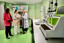 La consellera García, la presidenta del Govern y la doctora Sampol.