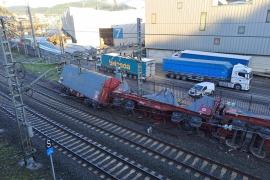 Descarrilan varios vagones de un tren cargado con mercancía siderúrgica en Pasaia (Gipuzkoa) sin producir heridos