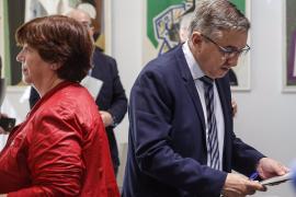 Rovira entrega a la AVL los nuevos criterios del valenciano: más cercano a la "calle" y menos "catalanizado"