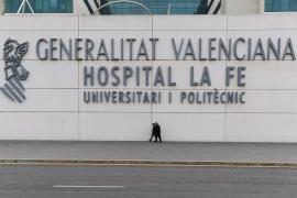 Un fallecido y dos mujeres hospitalizadas tras un incendio en una vivienda de la calle Salamanca de València