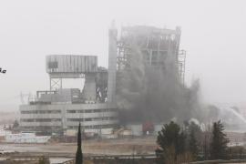 Endesa vuela la tercera caldera de la Central Térmica de Andorra, la última que quedaba en pie